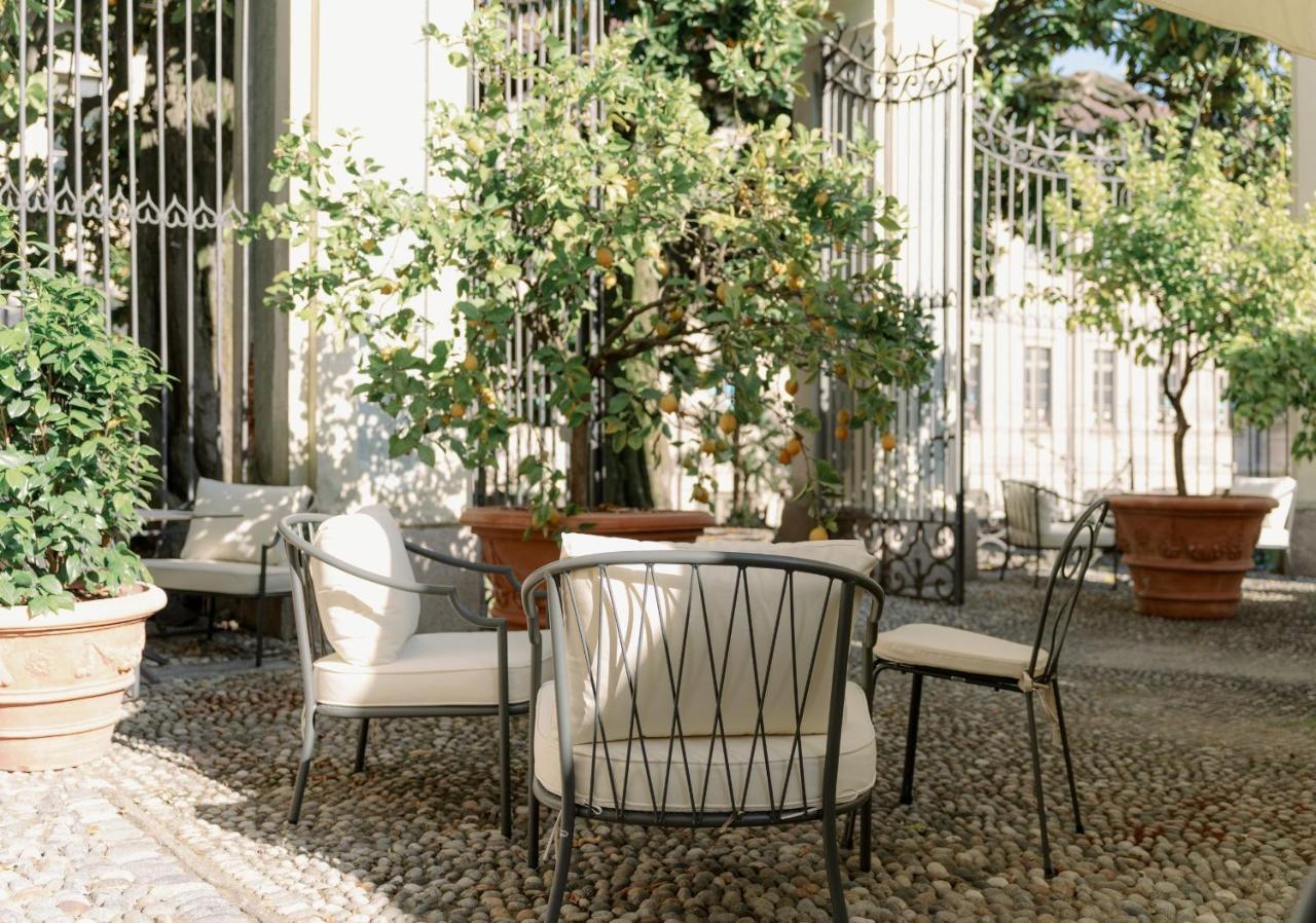 Caffe Delle Rose Les Chambres Verbania Exterior foto